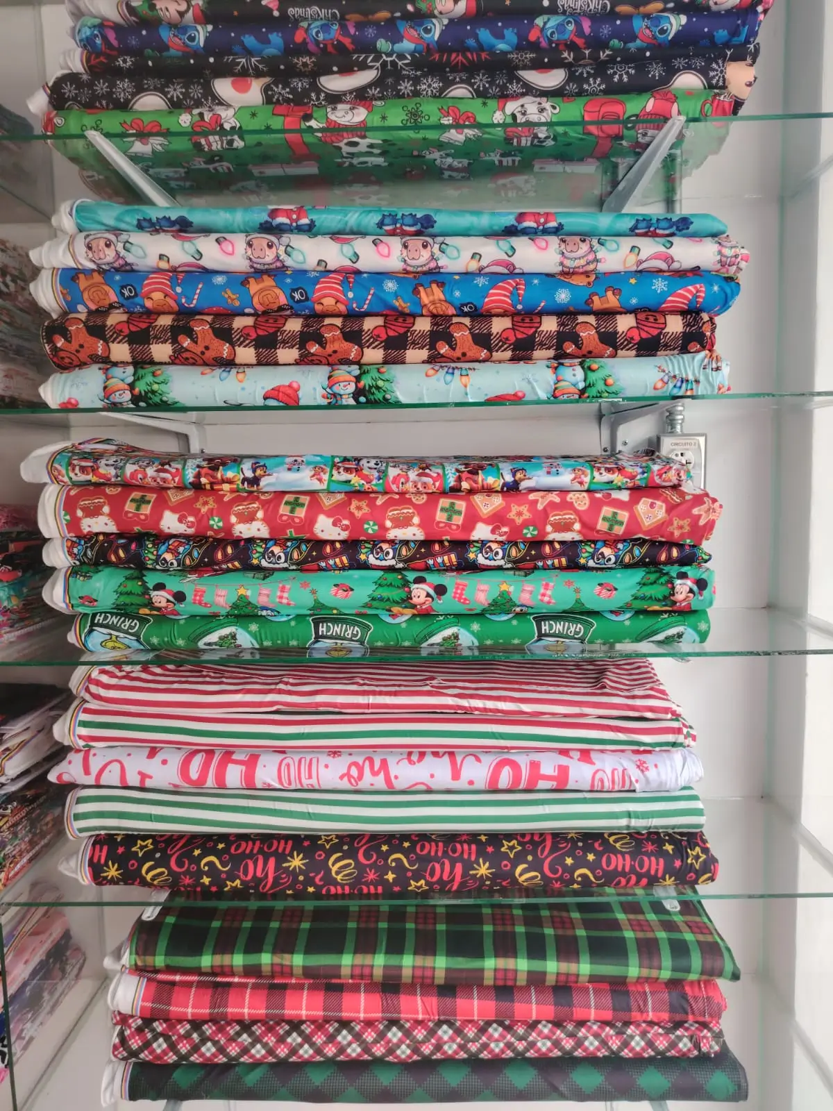 Hilos, lanas y materiales para manualidades