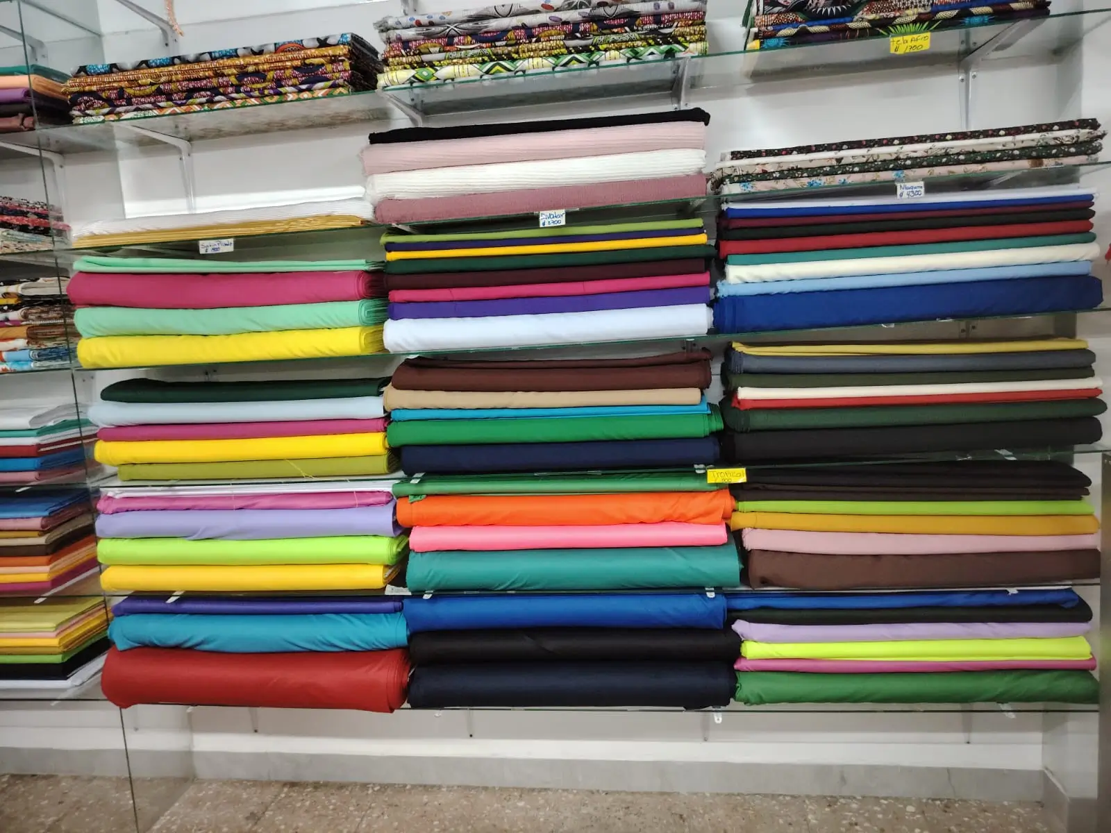 Vista general de Telas y Pasamanería Limón